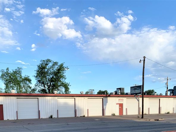 528 S 3rd St, Chickasha, OK 73018